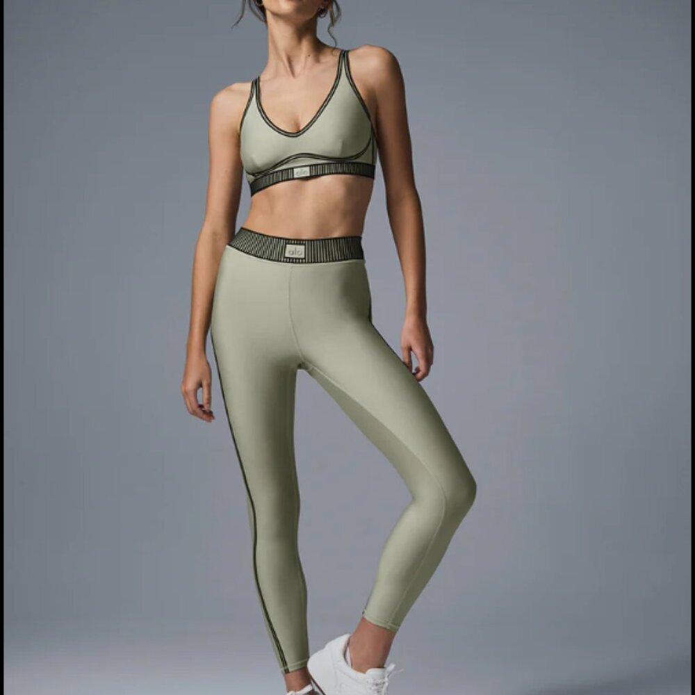 Alo Yoga line up set